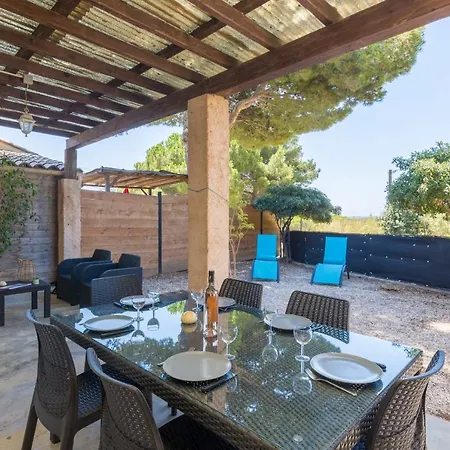 Holiday home Le Mas, Maison Au Charme Provencale Idealement Situee Entre Et Vignes *