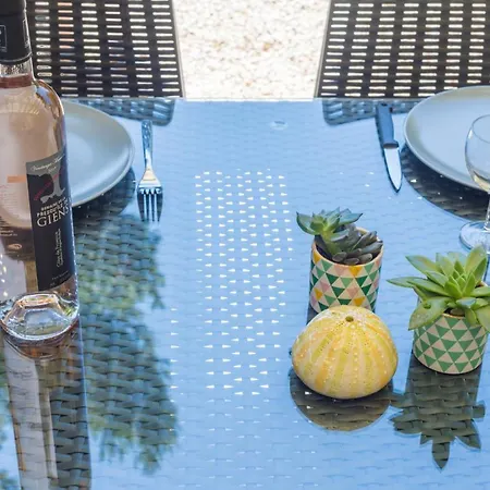 Le Mas, Maison Au Charme Provencale Idealement Situee Entre Et Vignes * Hyeres
